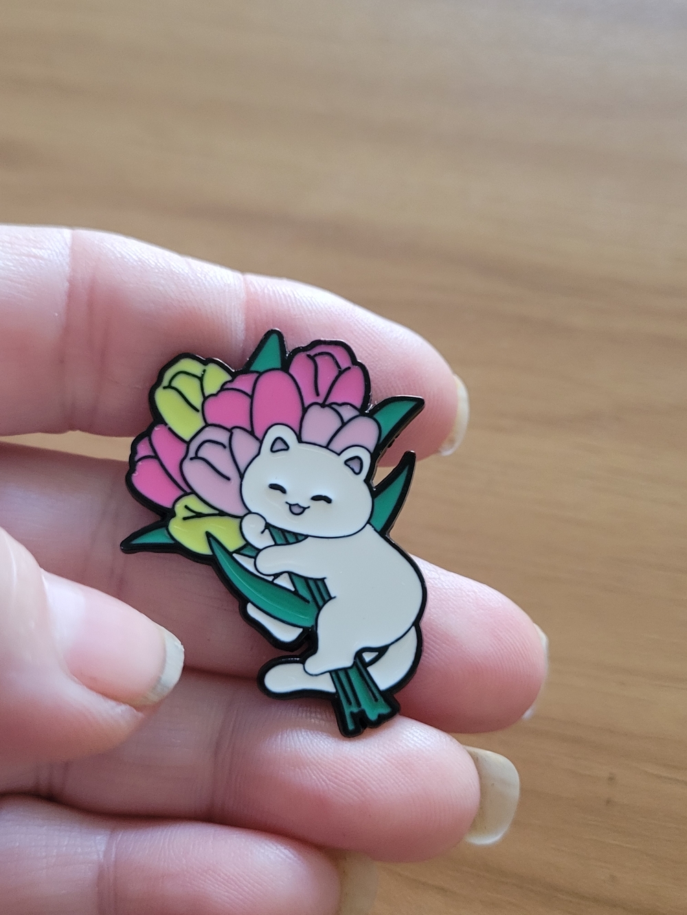 🍁NEW🍁Cute White Cat with Pink & Yellow Tulips Enamel Pin